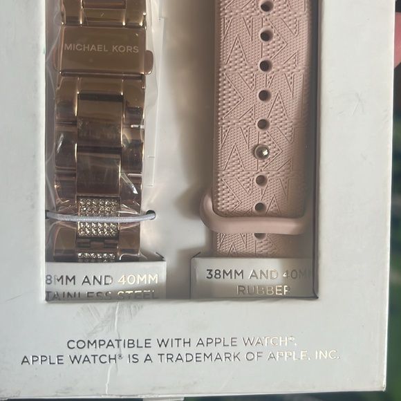 Michael Kors Pavé Rose Gold-Tone and Logo Strap for Apple Watch® Gift Set NWT - Picture 8 of 11